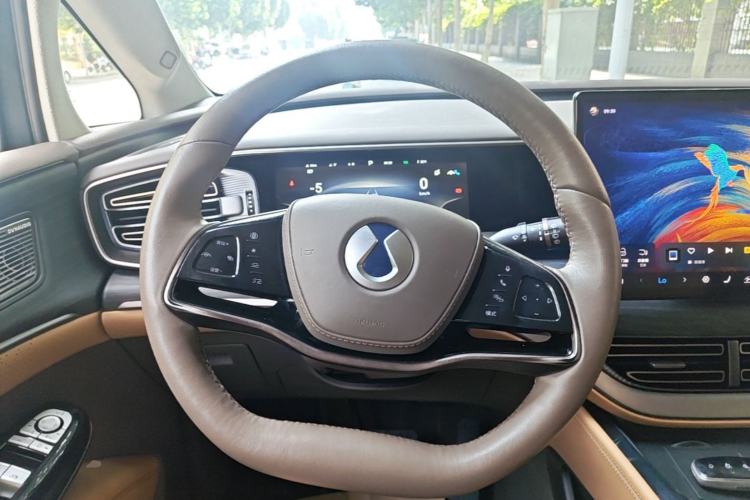 Used Denza D9 2022 DM-i 970 Four-Wheel Drive Flagship Model Steering Wheel