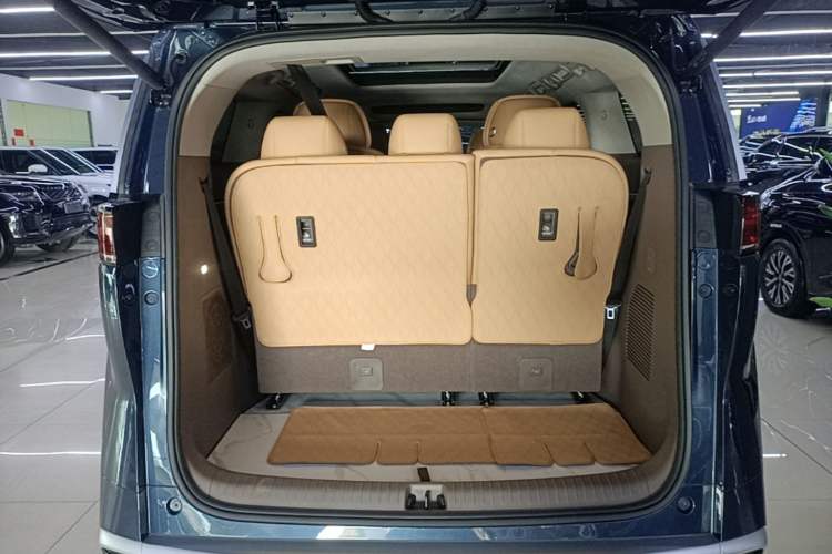 Used Denza D9 2022 DM-i 970 Four-Wheel Drive Flagship Model Trunk