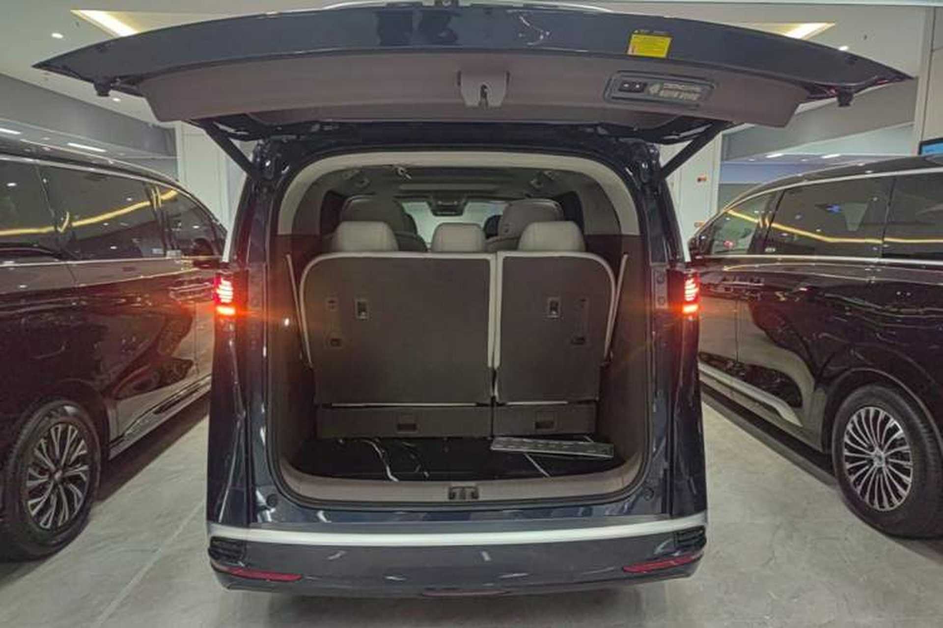 Used Denza D9 2022 DM-i 970 Four-Wheel Drive Flagship Model Trunk