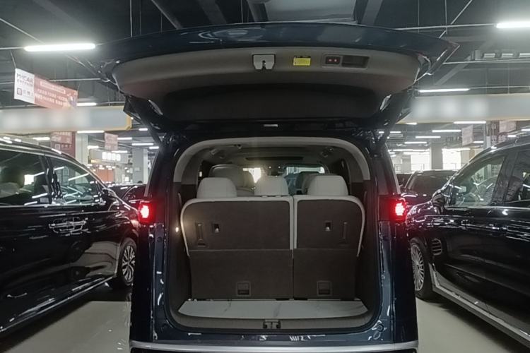 Used Denza D9 2022 DM-i 970 Four-Wheel Drive Prestige Model Trunk