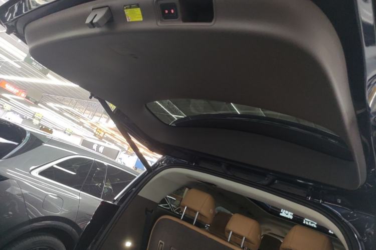 Used Denza D9 2022 DM-i 970 Four-Wheel Drive Flagship Model Trunk