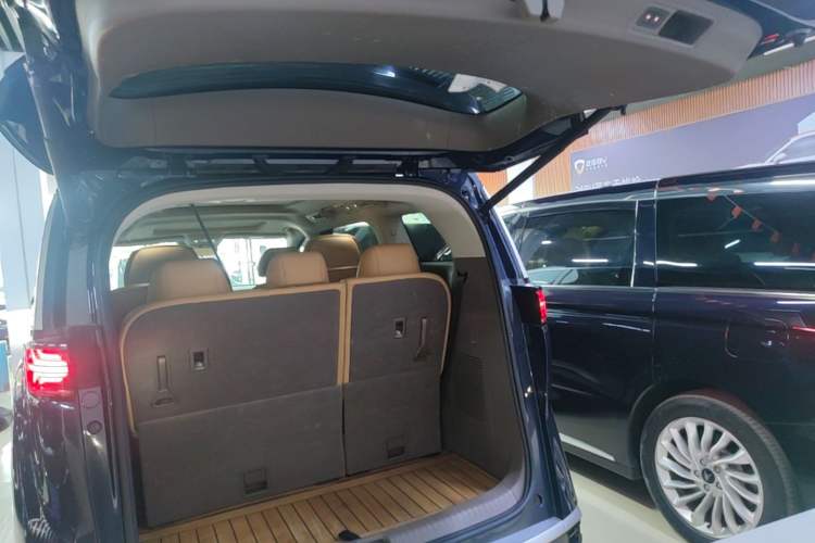 Used Denza D9 2022 DM-i 945 Luxury Model Trunk