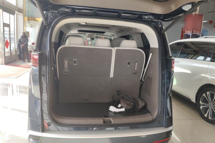 Used Denza D9 2022 DM-i 970 Four-Wheel Drive Flagship Model Trunk