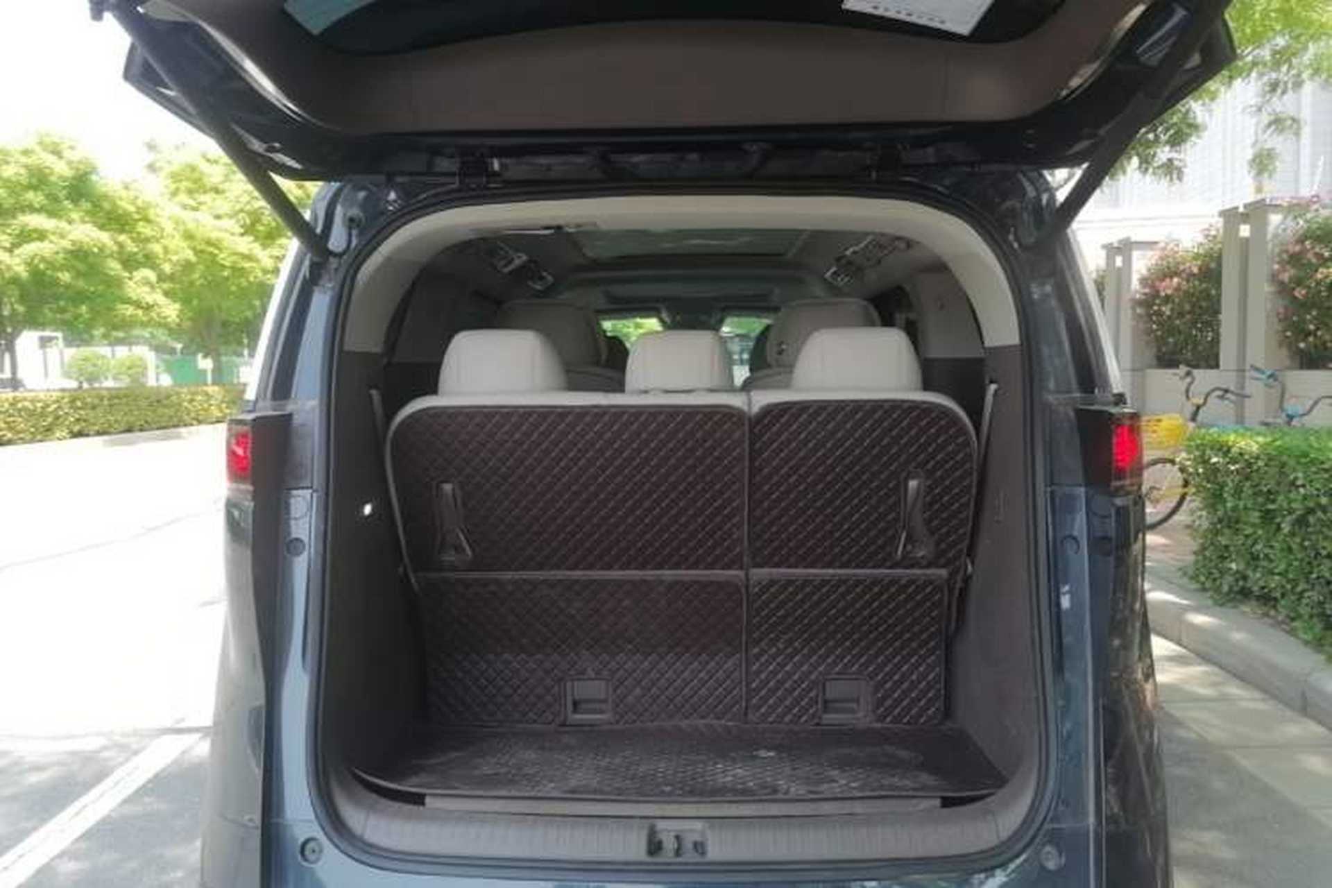 Used Denza D9 2022 DM-i 1040 Prestige Model Trunk