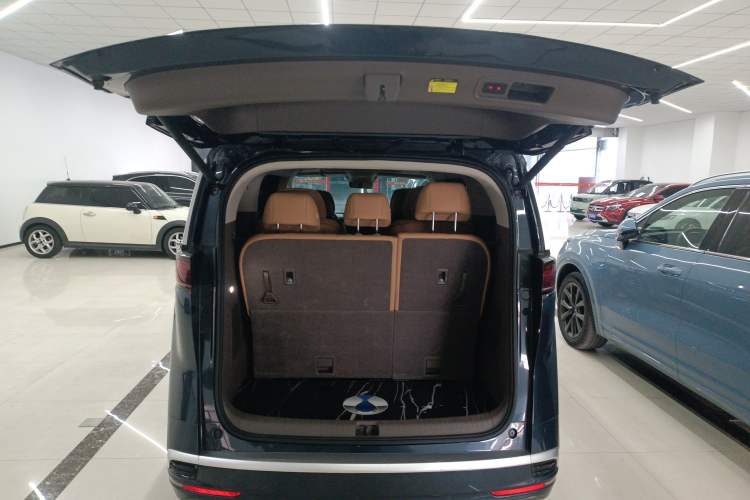 Used Denza D9 2022 DM-i 970 Four-Wheel Drive Flagship Model Trunk
