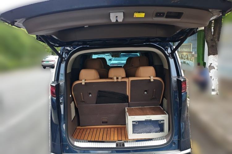 Used Denza D9 2022 DM-i 1040 Prestige Model Trunk