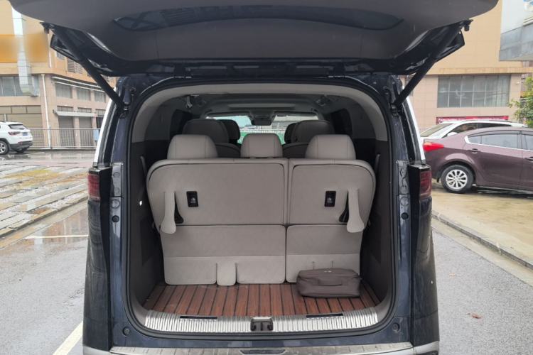 Used Denza D9 2022 DM-i 970 Four-Wheel Drive Flagship Model Trunk