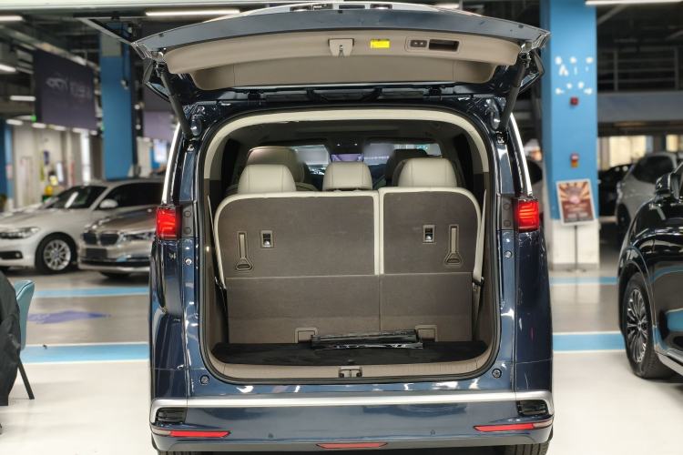 Used Denza D9 2022 DM-i 970 Four-Wheel Drive Prestige Model Trunk