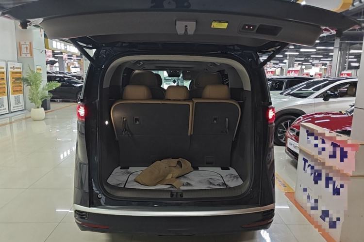 Used Denza D9 2022 DM-i 970 Four-Wheel Drive Flagship Model Trunk