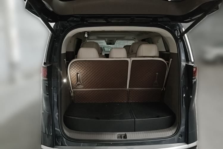 Used Denza D9 2022 DM-i 970 Four-Wheel Drive Flagship Model Trunk