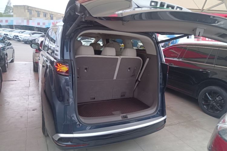 Used Denza D9 2022 DM-i 970 Four-Wheel Drive Flagship Model Trunk