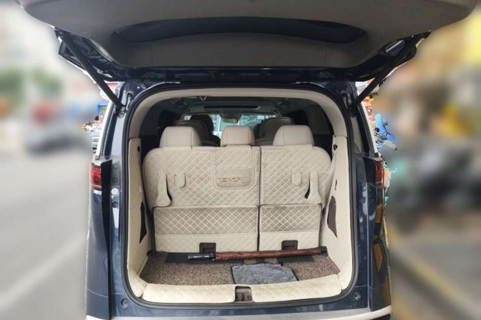 Used Denza D9 2022 DM-i 1040 Prestige Model Trunk