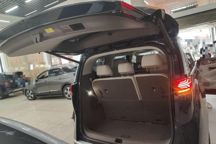 Used Denza D9 2022 DM-i 970 Four-Wheel Drive Flagship Model Trunk