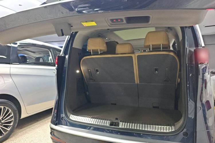 Used Denza D9 2022 DM-i 970 Four-Wheel Drive Flagship Model Trunk