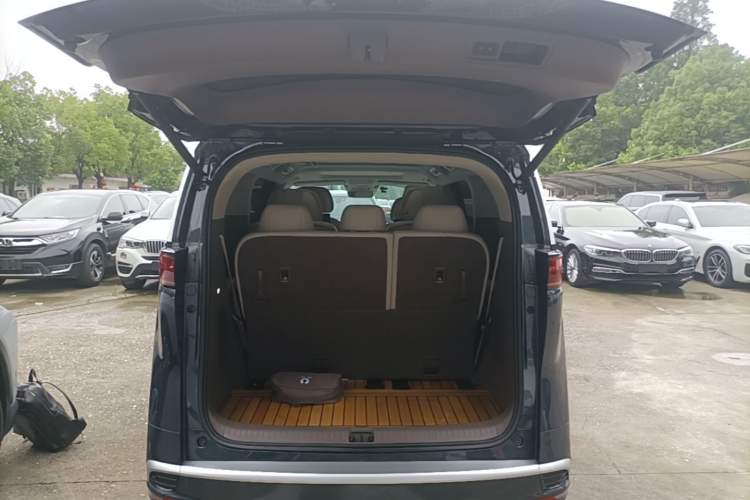 Used Denza D9 2022 DM-i 970 Four-Wheel Drive Flagship Model Trunk