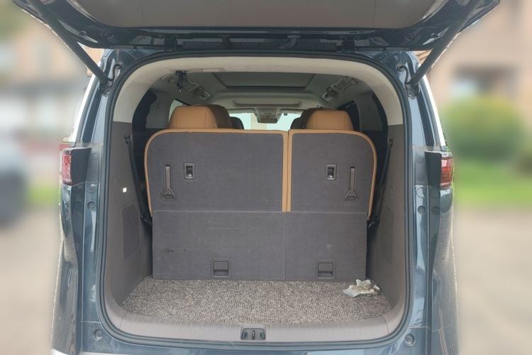 Used Denza D9 2022 DM-i 970 Four-Wheel Drive Flagship Model Trunk