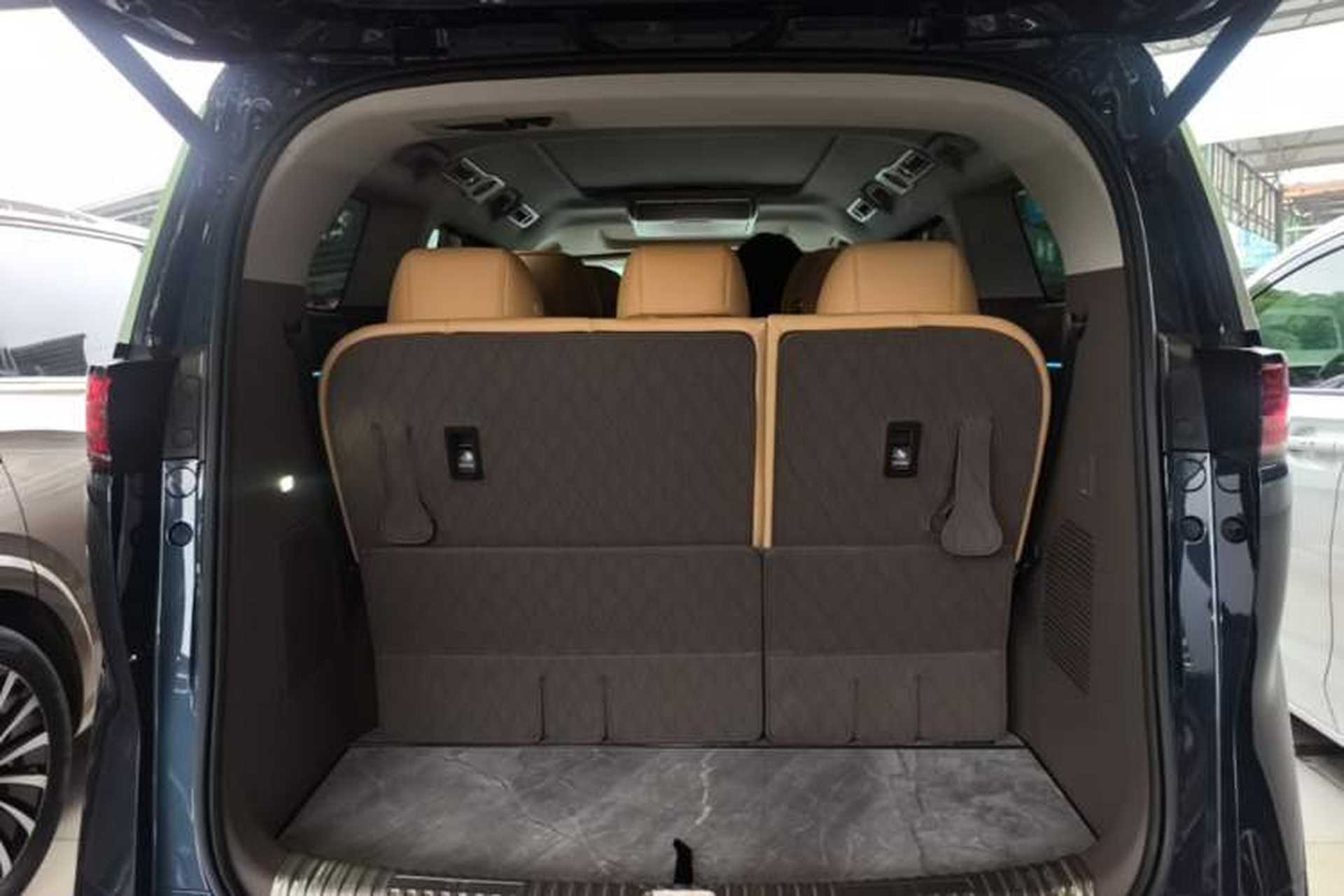 Used Denza D9 2022 DM-i 1040 Prestige Model Trunk