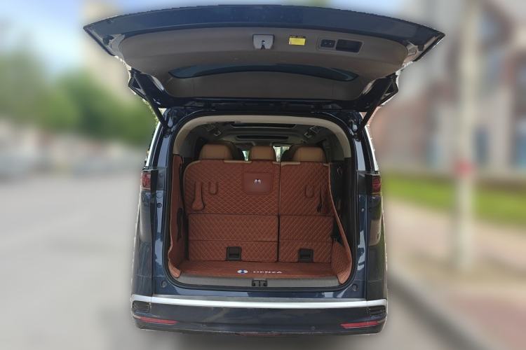 Used Denza D9 2022 DM-i 1040 Prestige Model Trunk