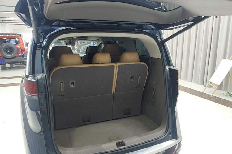 Used Denza D9 2022 DM-i 970 Four-Wheel Drive Flagship Model Trunk
