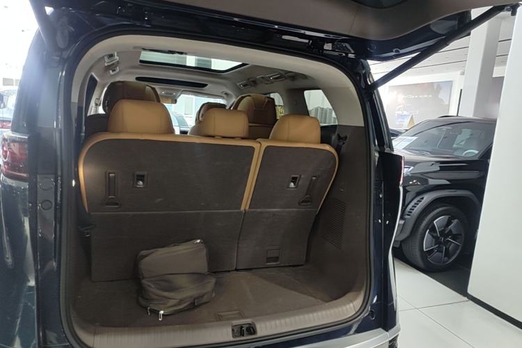 Used Denza D9 2022 DM-i 970 Four-Wheel Drive Flagship Model Trunk
