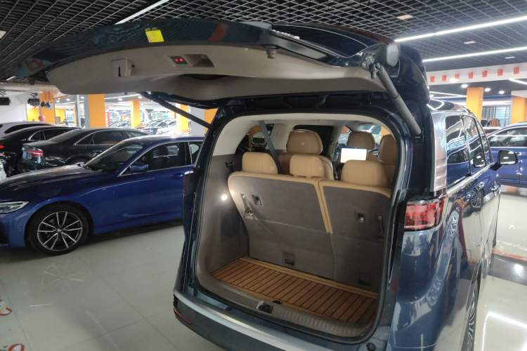 Used Denza D9 2022 DM-i 970 Four-Wheel Drive Flagship Model Trunk