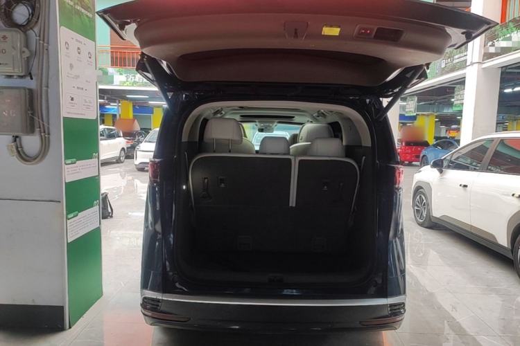 Used Denza D9 2022 DM-i 970 Four-Wheel Drive Prestige Model Trunk