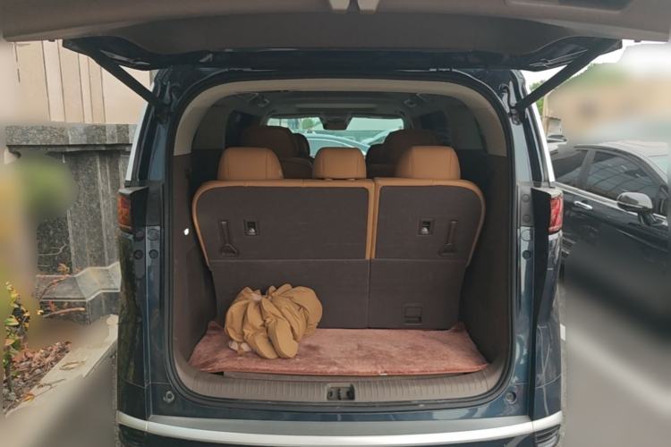 Used Denza D9 2022 DM-i 970 Four-Wheel Drive Flagship Model Trunk