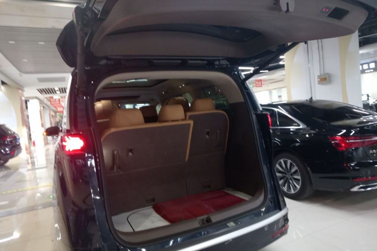 Used Denza D9 2022 DM-i 970 Four-Wheel Drive Flagship Model Trunk