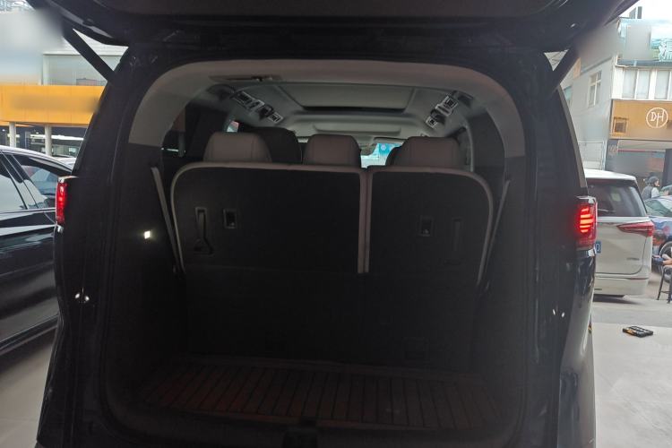 Used Denza D9 2022 DM-i 970 Four-Wheel Drive Prestige Model Trunk