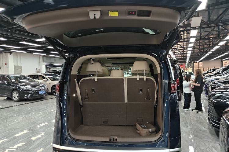 Used Denza D9 2022 DM-i 970 Four-Wheel Drive Flagship Model Trunk