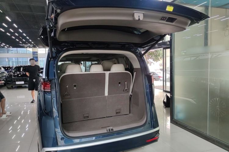 Used Denza D9 2022 DM-i 1040 Prestige Model Trunk