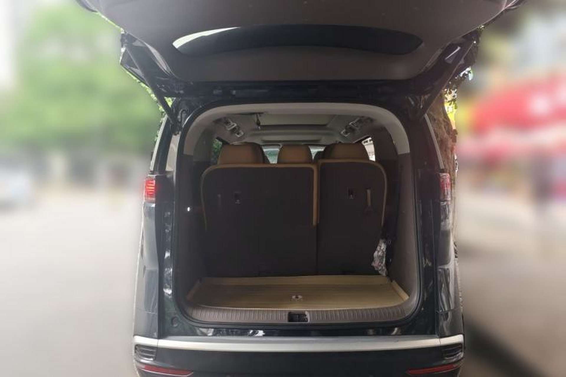 Used Denza D9 2022 DM-i 1040 Prestige Model Trunk