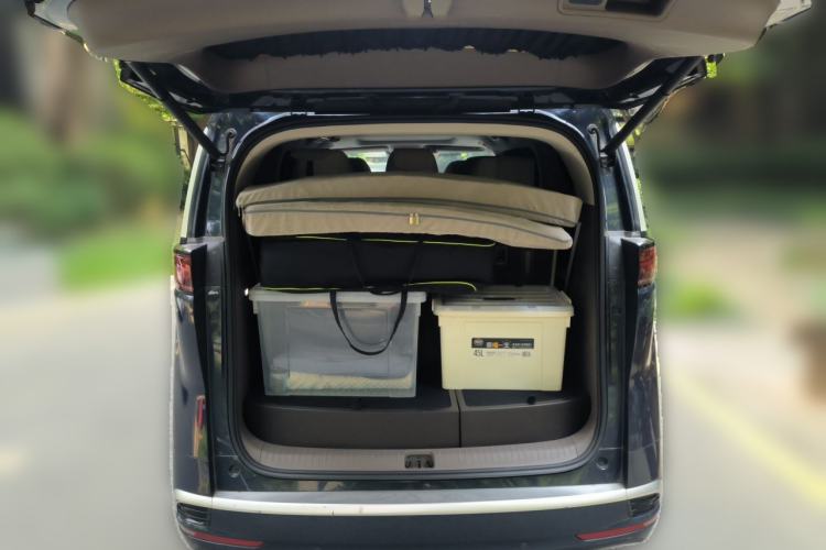 Used Denza D9 2022 DM-i 1040 Prestige Model Trunk