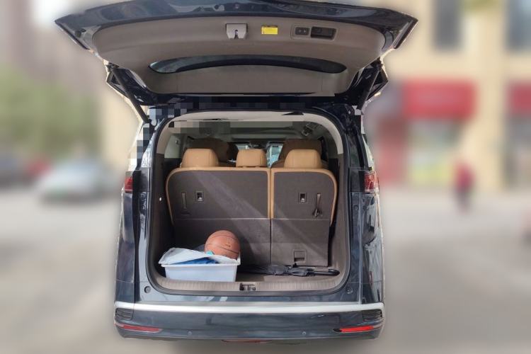 Used Denza D9 2022 DM-i 1040 Prestige Model Trunk