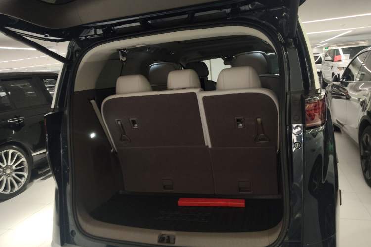 Used Denza D9 2022 DM-i 970 Four-Wheel Drive Flagship Model Trunk