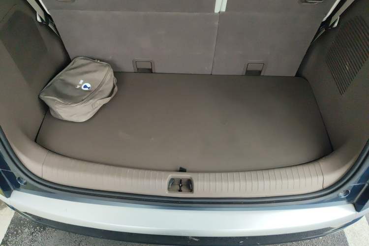 Used Denza D9 2022 DM-i 970 Four-Wheel Drive Flagship Model Trunk