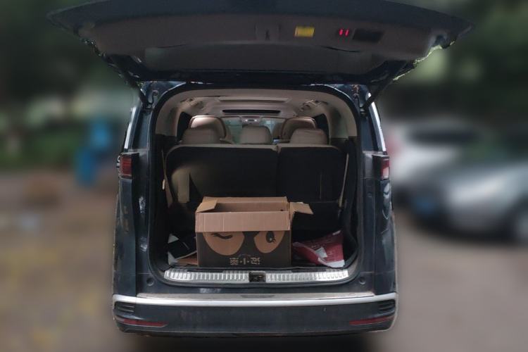 Used Denza D9 2022 DM-i 970 Four-Wheel Drive Prestige Model Trunk