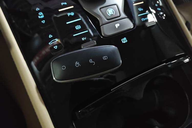 Used Denza D9 2022 DM-i 970 Four-Wheel Drive Flagship Model Vehicle Key