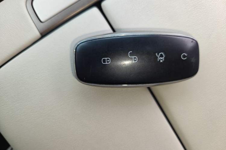 Used Denza D9 2022 DM-i 1040 Prestige Model Vehicle Key