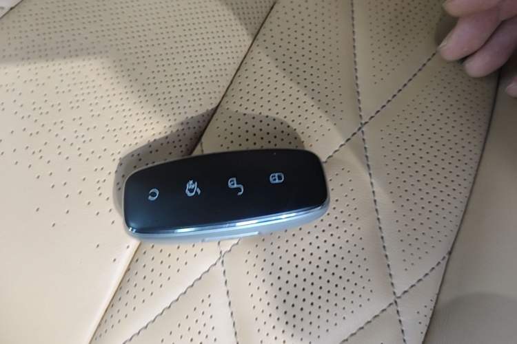 Used Denza D9 2022 DM-i 970 Four-Wheel Drive Flagship Model Vehicle Key