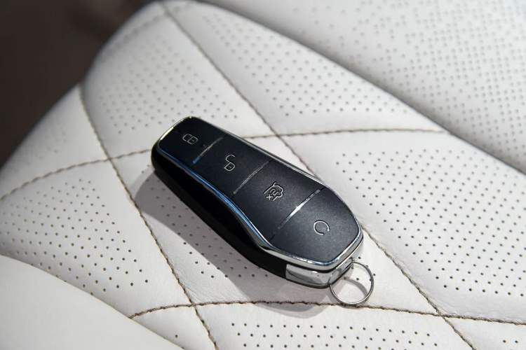 Used Denza D9 2022 DM-i 970 Four-Wheel Drive Flagship Model Vehicle Key