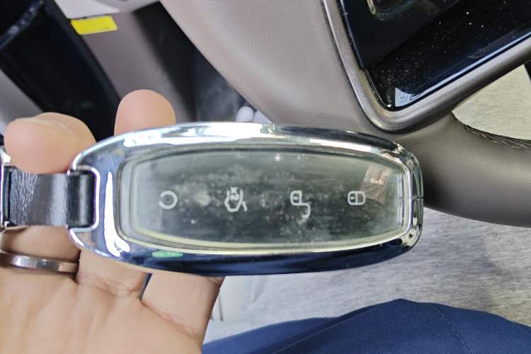 Used Denza D9 2022 DM-i 970 Four-Wheel Drive Flagship Model Vehicle Key