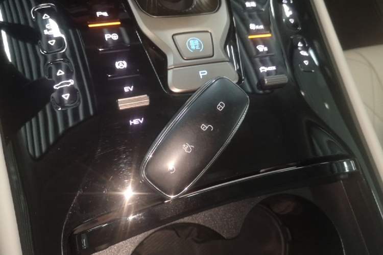 Used Denza D9 2022 DM-i 970 Four-Wheel Drive Flagship Model Vehicle Key