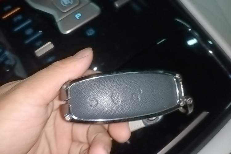 Used Denza D9 2022 DM-i 970 Four-Wheel Drive Flagship Model Vehicle Key