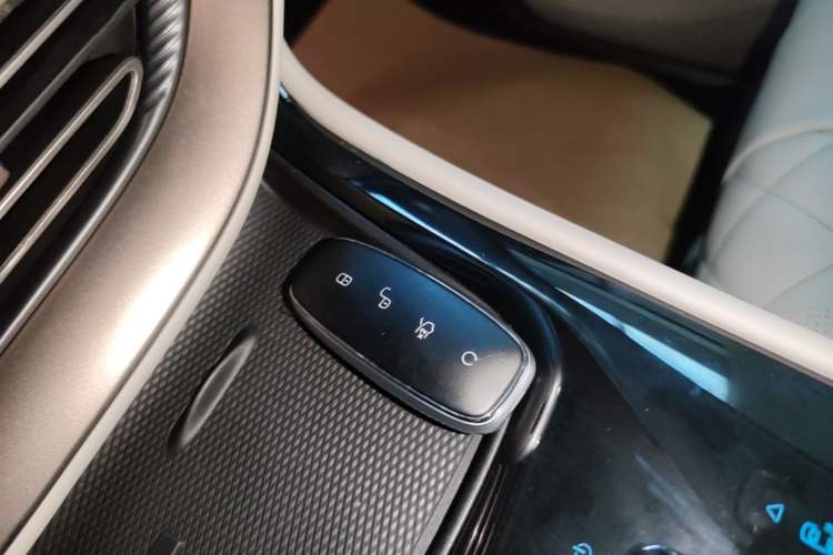 Used Denza D9 2022 DM-i 1040 Prestige Model Vehicle Key