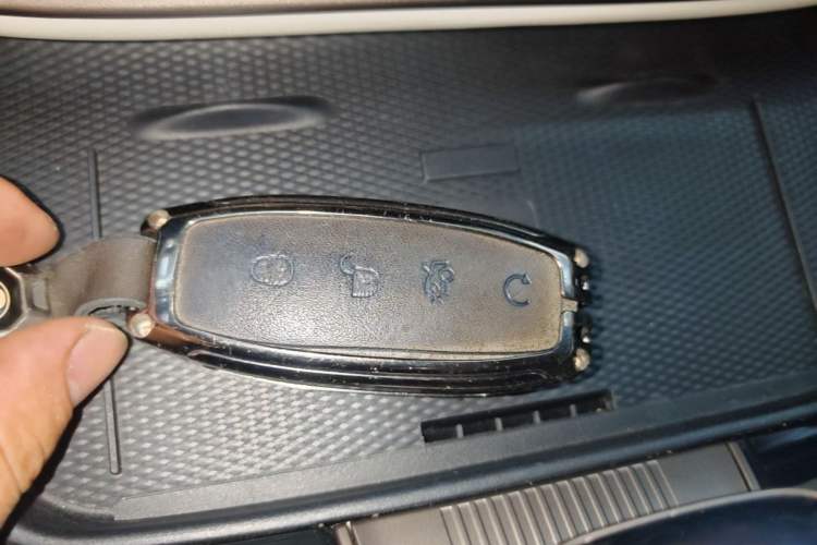 Used Denza D9 2022 DM-i 970 Four-Wheel Drive Prestige Model Vehicle Key