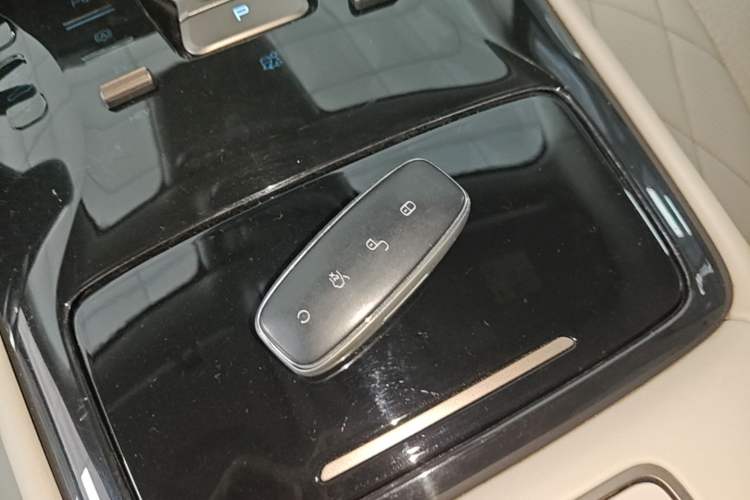 Used Denza D9 2022 DM-i 970 Four-Wheel Drive Flagship Model Vehicle Key