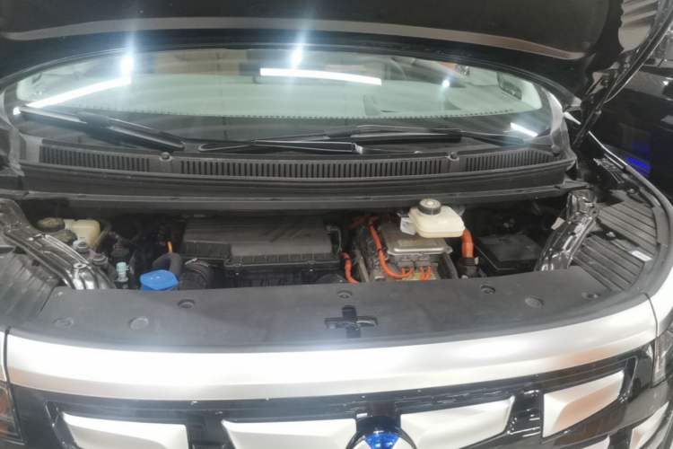 Used Denza D9 2022 DM-i 970 Four-Wheel Drive Flagship Model Engine Bay