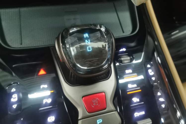 Used Denza D9 2022 DM-i 970 Four-Wheel Drive Flagship Model Gear Lever