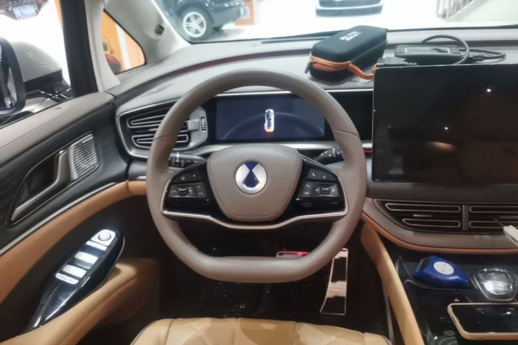 Used Denza D9 2022 DM-i 970 Four-Wheel Drive Flagship Model Steering Wheel